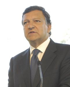 484px-José_Manuel_Barroso_MEDEF[1]
